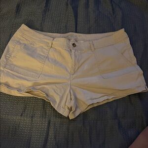 Arizona Jean Company Women's Beige Cargo Shorts